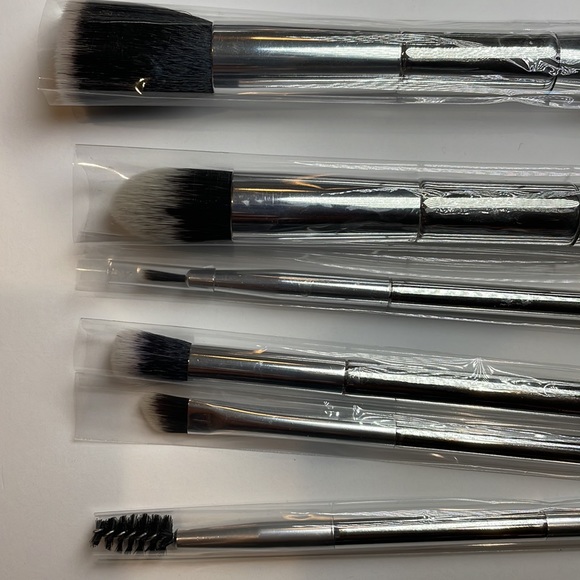 Dillards 6 make-up brush set - Picture 4 of 10